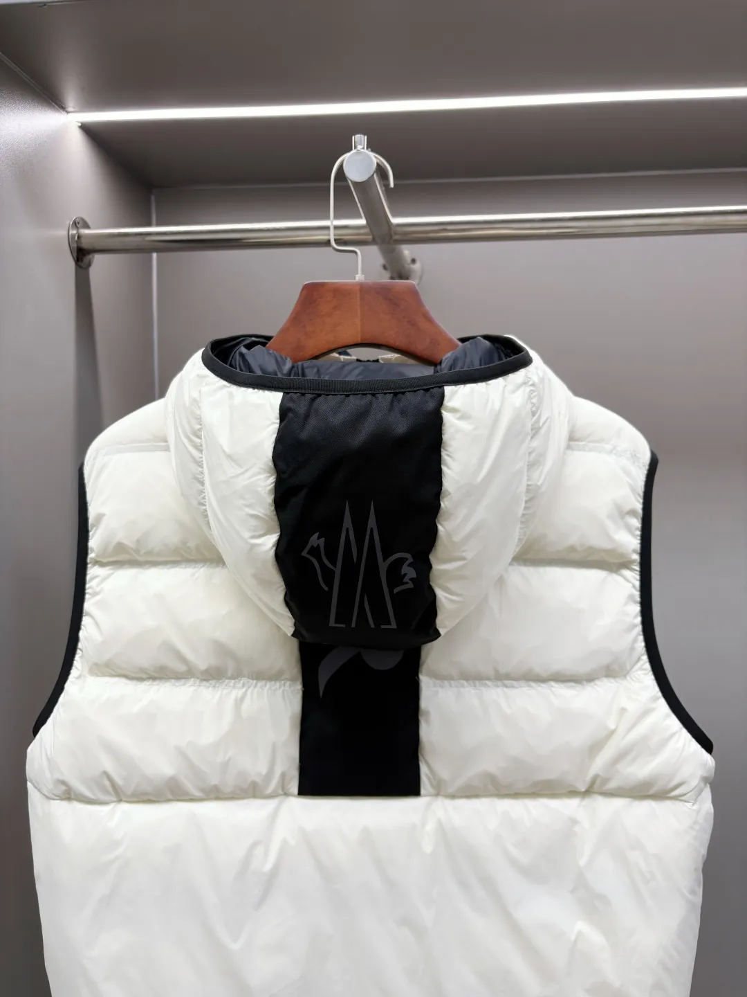 Moncler New Arrival Classic Black White ， Same Style， 。 ， ， ， ， ～ ， ， ， ， ， ， ～ Sizes：M-XXXL ：Black White